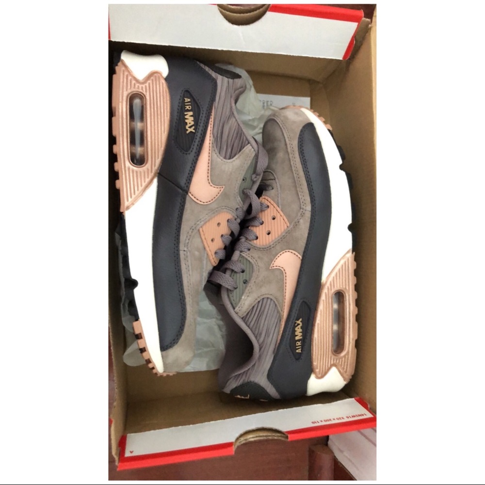 Only worn twice looking to get rid of them